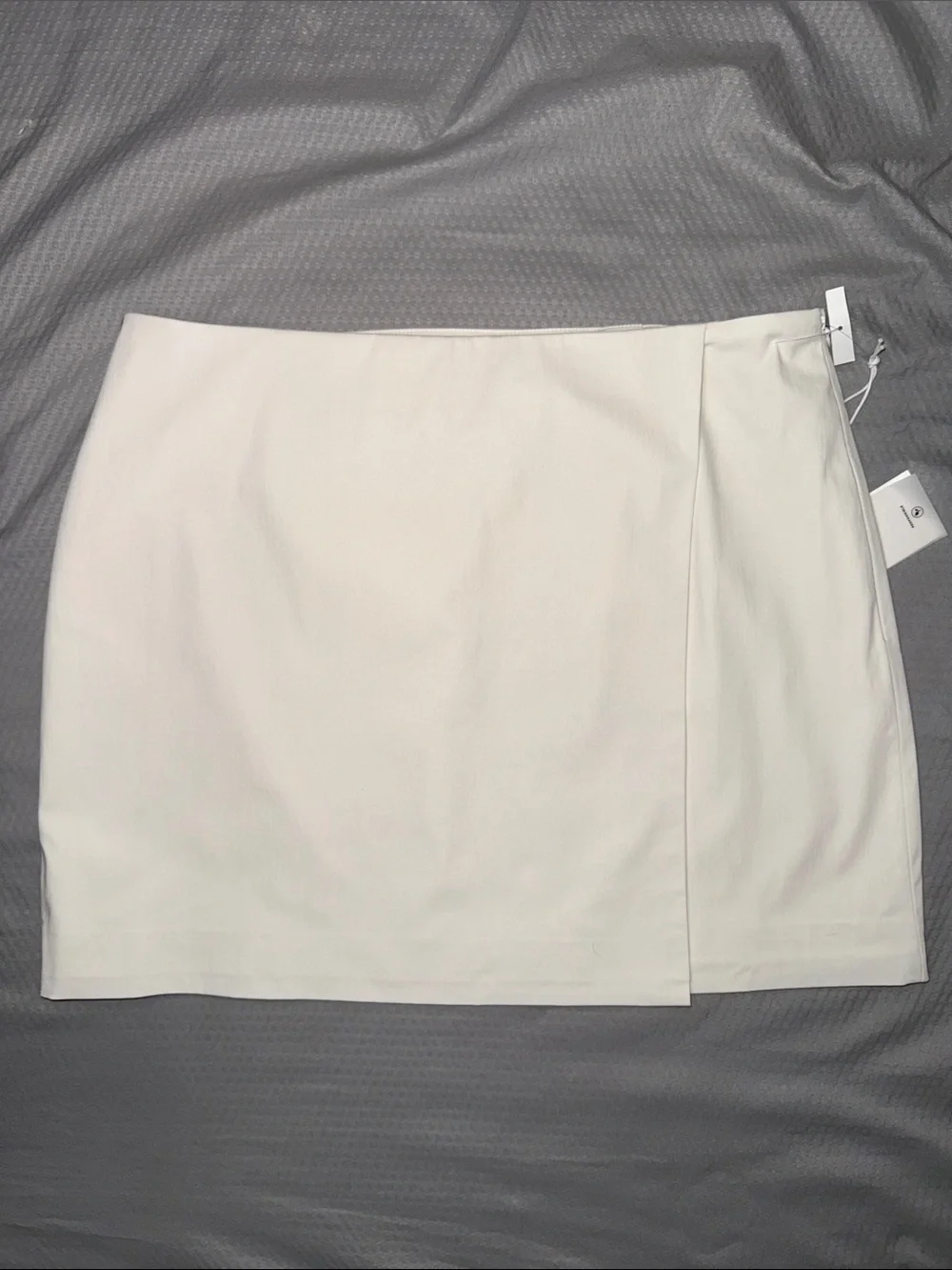 Good American Cream Poplin Stretch Faux Wrap Skirt - Sz Medium, NWT